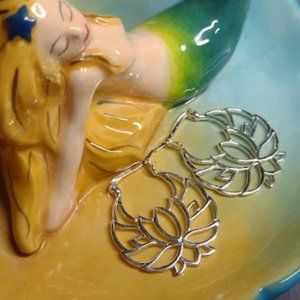Vera & Co./Sterling Silver Lotus Hoop Earrings